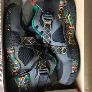Used Nike Air Raid urban jungle size 11.5